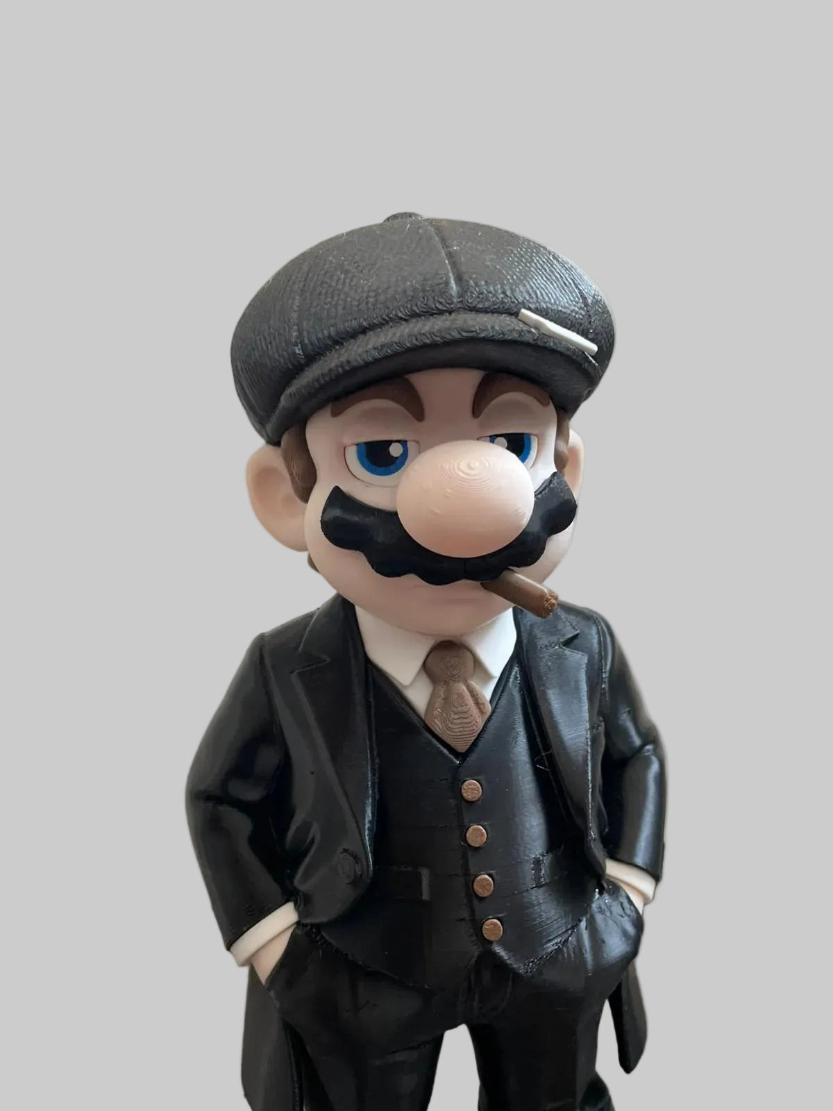 3D-geprint Super Mario gangsterfiguur van 27 cm in Peaky Blinders stijl met pet en snor